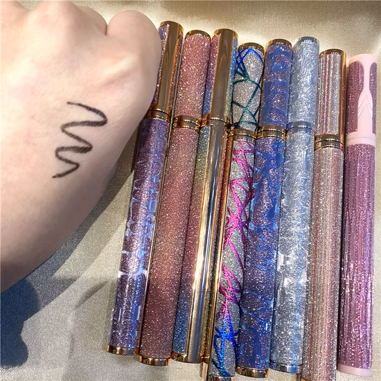 Matita eyeliner magica alla moda di buona qualità, tubo adesivo, eyeliner liquido, logo personalizzato